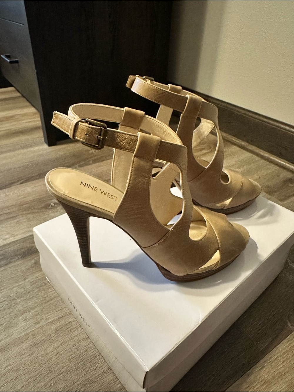 Nine West Taupe Strappy Platform Heels – Size 10 – 5” Buckle Strap